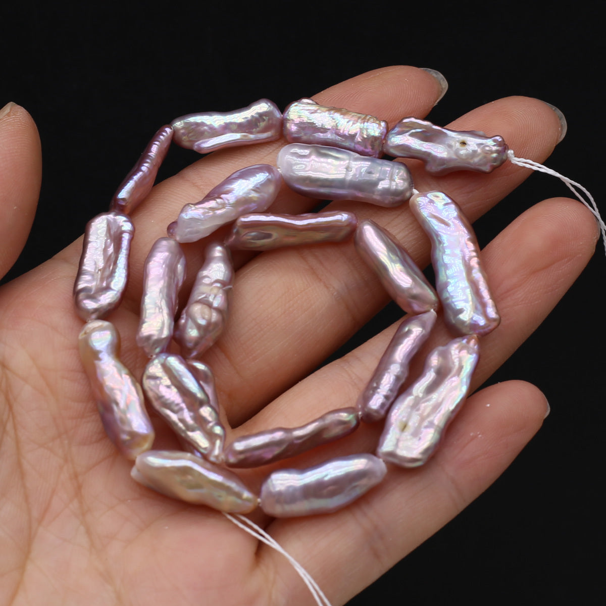 Perles de perles violettes d'eau vive