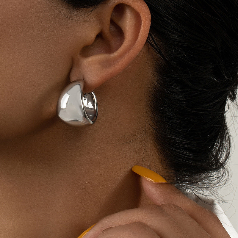 Einfache, modische C-förmige Ohrringe aus Metall im europäischen und amerikanischen Stil mit breiter Oberfläche