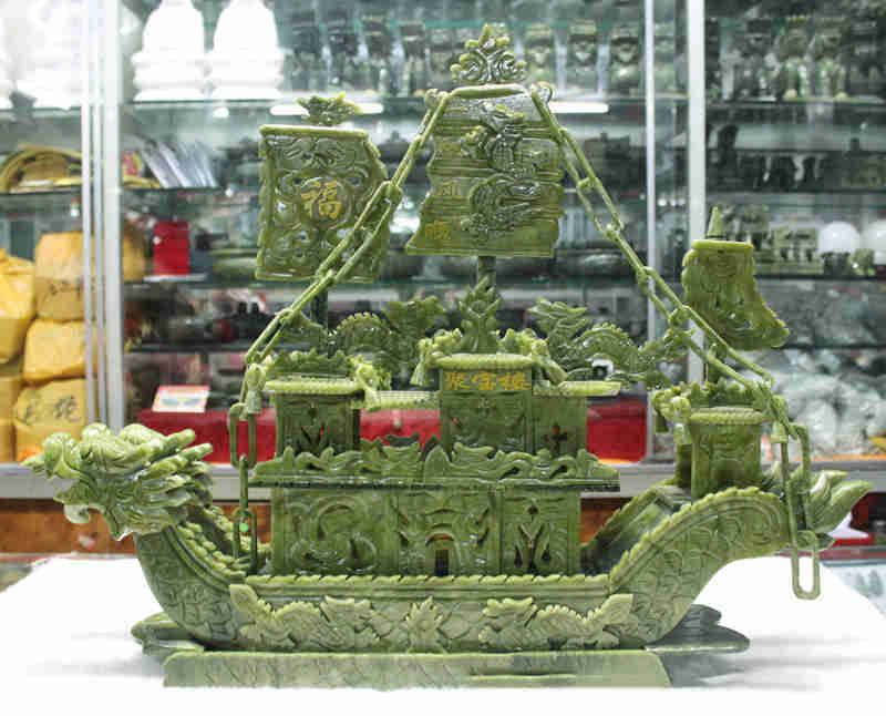Treasure jade carving jade South jade dragon boat ornaments household ornaments business gift ornaments