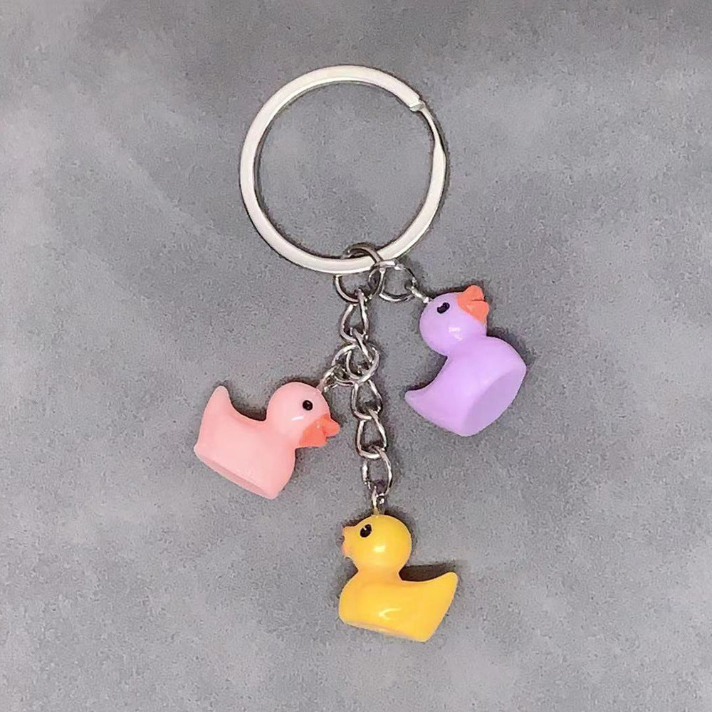 Einfacher Schlüsselanhänger mit kleiner gelber Ente aus Kunstharz, Tieranhänger, Entenanhänger, Schlüsselanhänger, Zubehör für Frauen
