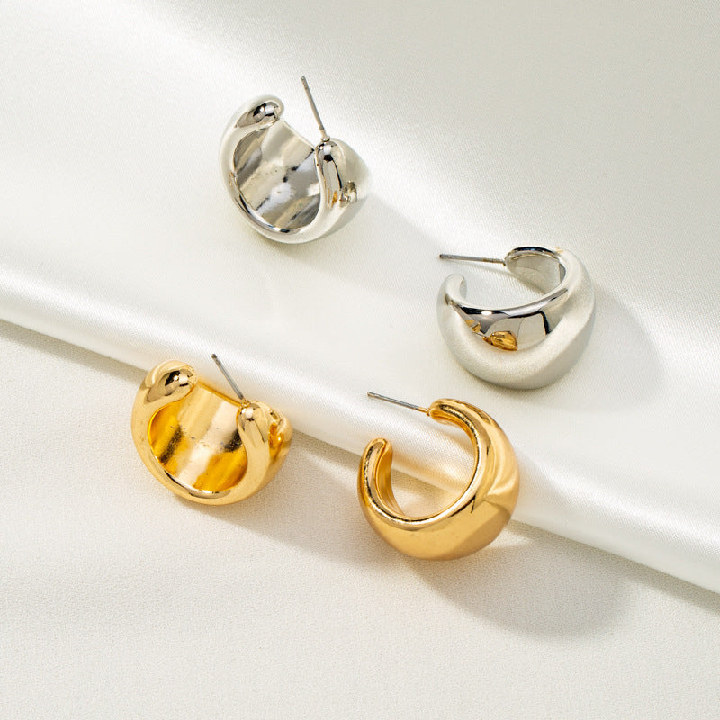Einfache, modische C-förmige Ohrringe aus Metall im europäischen und amerikanischen Stil mit breiter Oberfläche