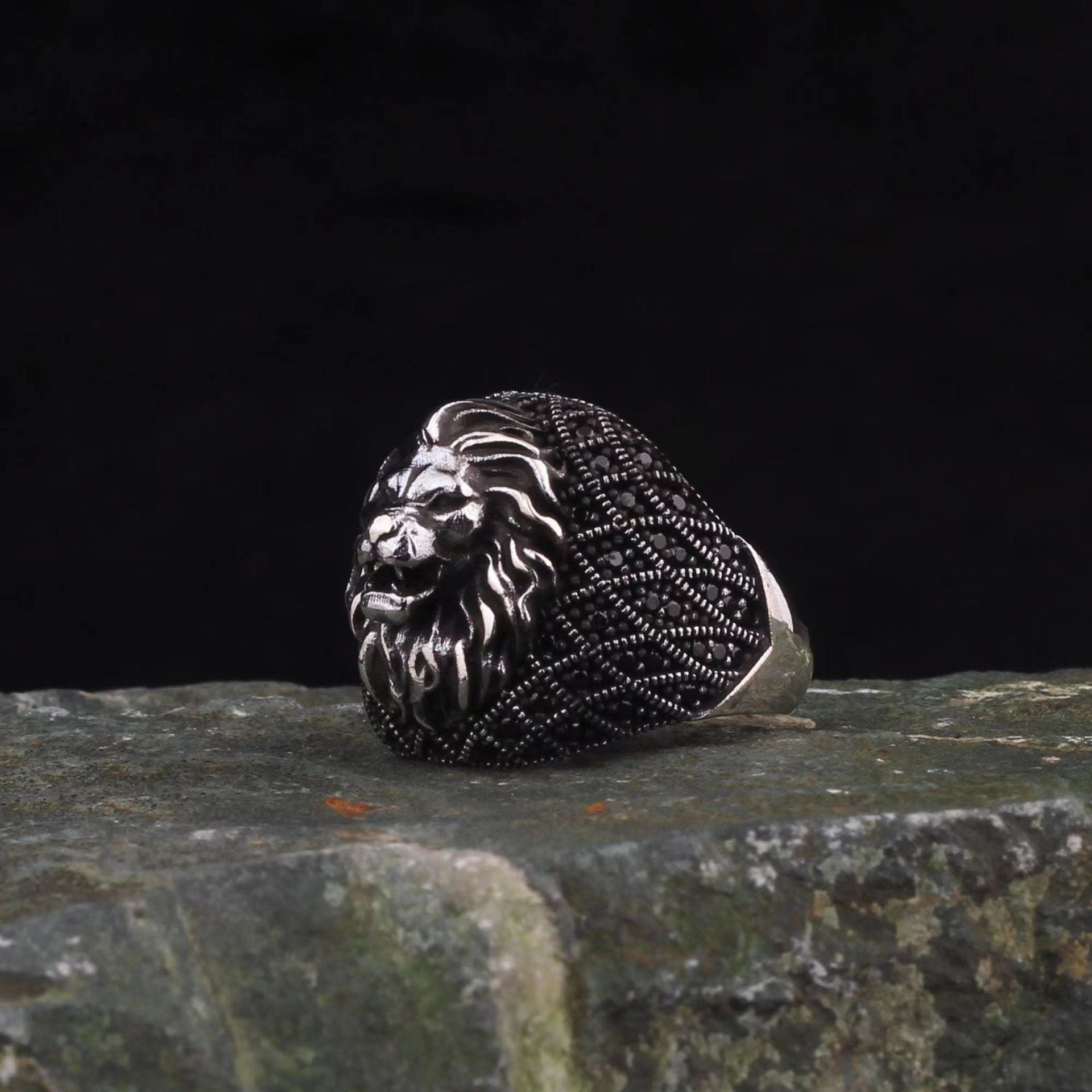 Ornament Gold Lion's Head Fashion Ring