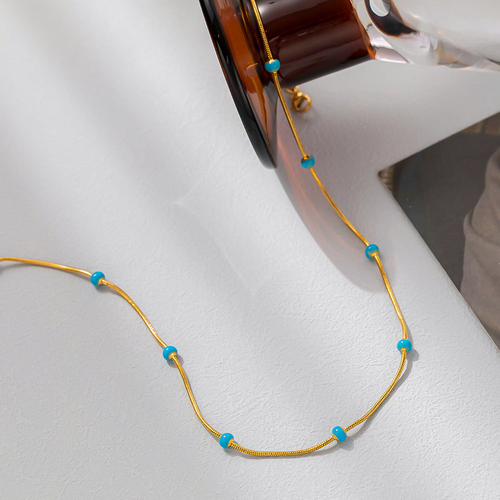 Collier de glaçure de goutte de boule d'acier de titane pour les femmes avec un sens incolore et avancé, accessoires de chaîne de collier simples et polyvalents