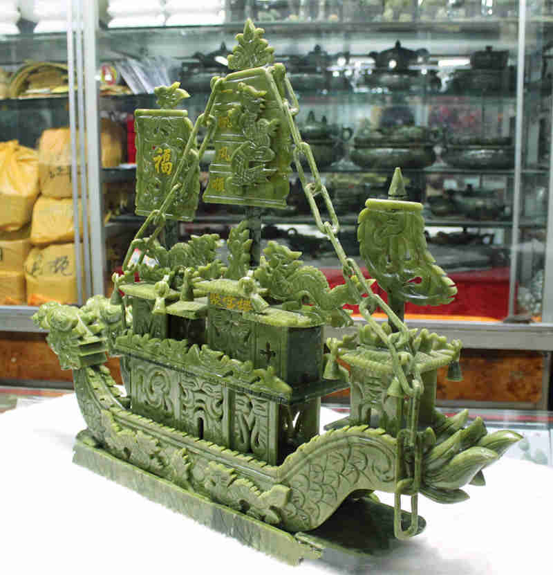 Treasure jade carving jade South jade dragon boat ornaments household ornaments business gift ornaments